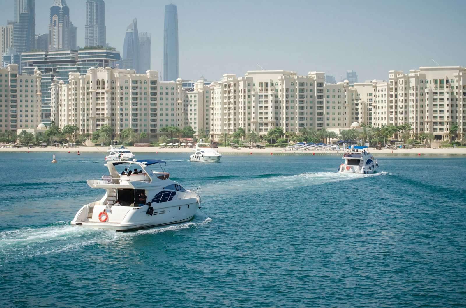 how to plan the best yacht party in Dubai